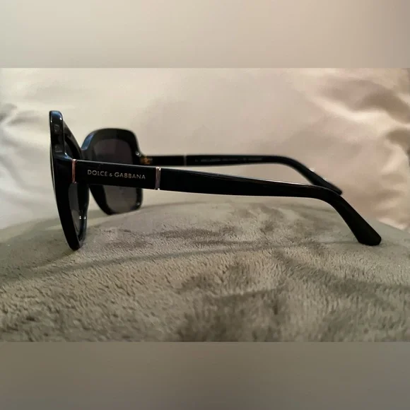 Dolce & Gabbana polarized black sunglasses style 4244 display picture 1